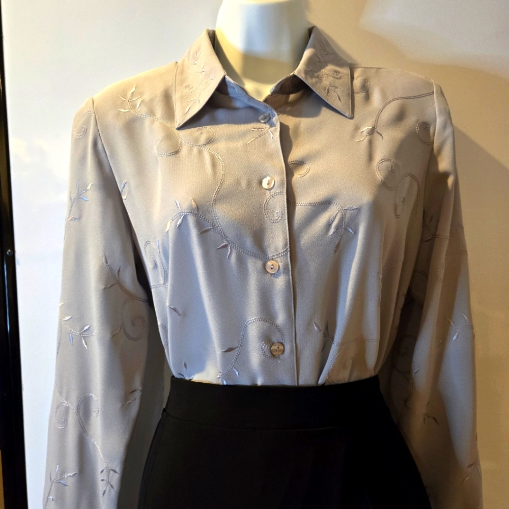 Laura Scott Grey. Embroidered Long Sleeve Woman's Blouse Size 8